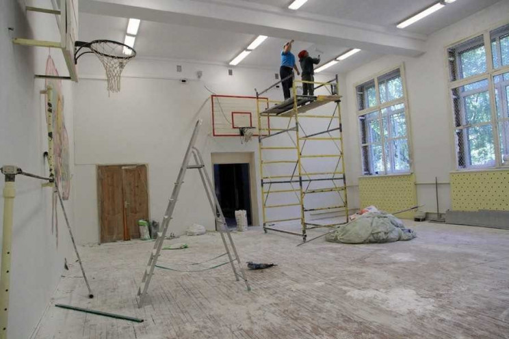 В Харькове тендер на ремонт школы выигра…