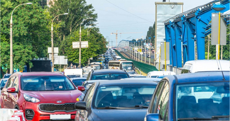 Напередодні триденних вихідних столичні…