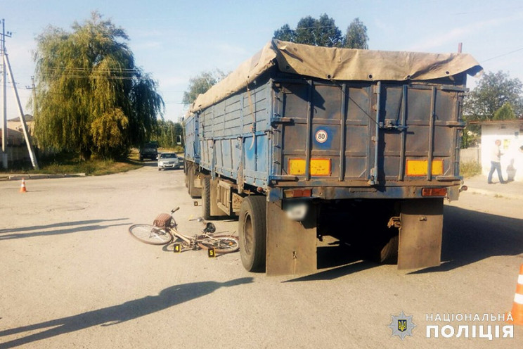 У Полонному вантажівка збила велосипедис…