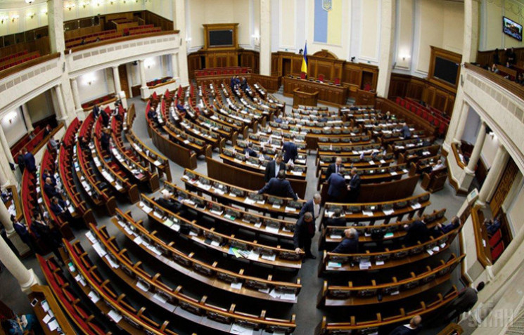 Рада у перший день роботи планує скороти…