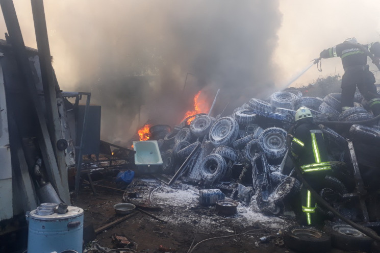 Масштабна пожежа в Харкові: Вогонь знищи…