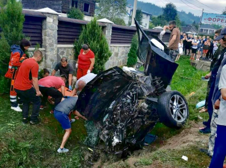 Двоє чоловіків загинули і двоє жінок пос…