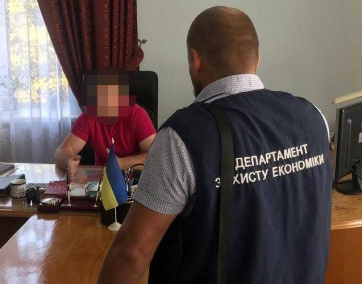 На Чернігівщині попалися на хабарах голо…