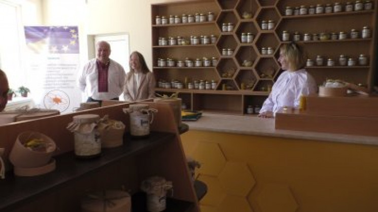 У Долині відкрили центр бджолярства…