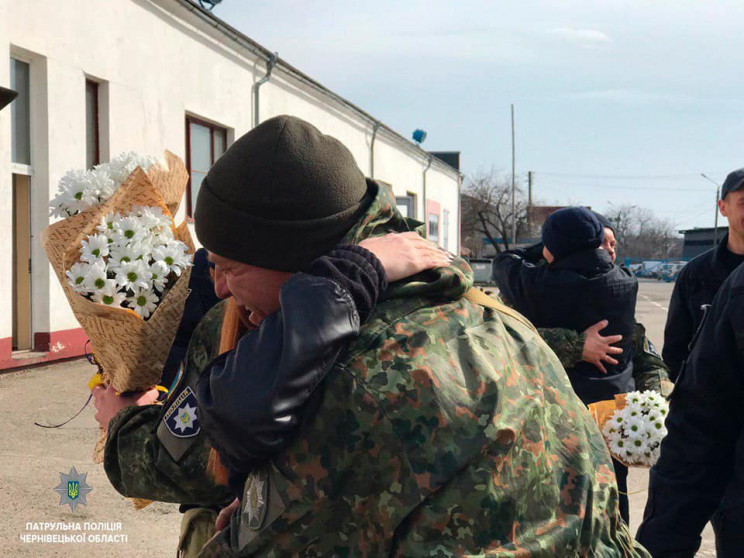 Буковинські поліцейські повернулися з зо…