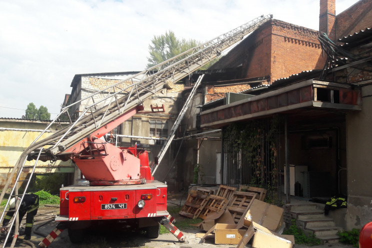 В Харькове горят склады бывшего пивзавод…