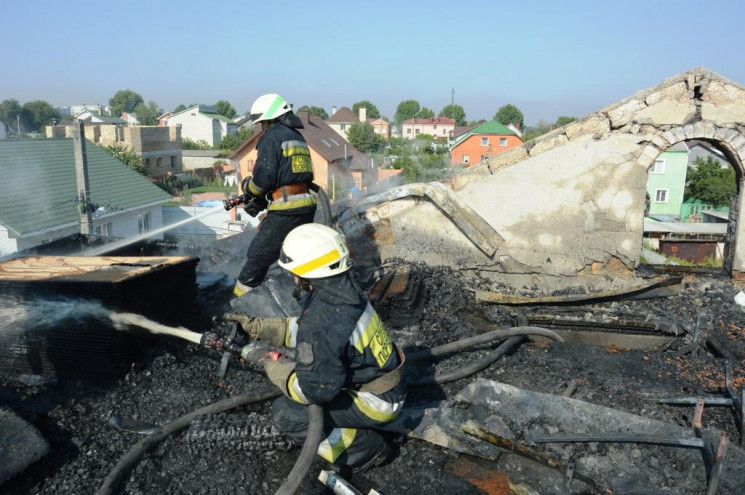 У Дніпрі згорів двоповерховий приватний…