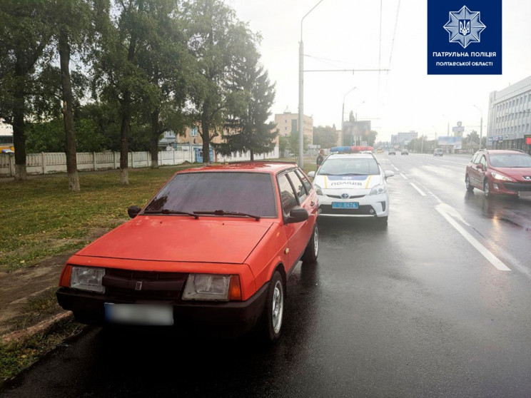 У Полтаві затримали водія з "липовим" по…