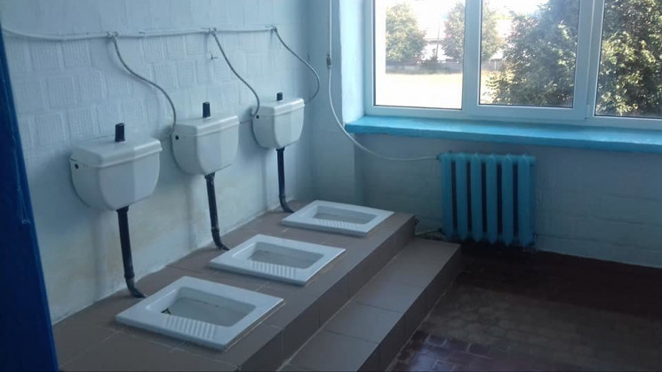 Туалет розбрату: На Тернопільщині в одні…
