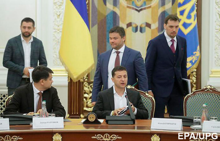 "Країна Зе". Земля, посадки і громовідв…