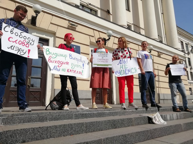 "А Вова вийде?": У Запоріжжі журналісти…