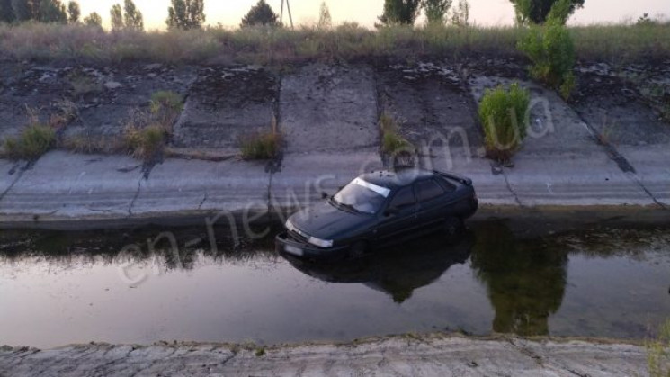 На Запоріжжі водій втопив "ВАЗ" в каналі…
