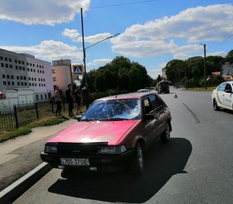 Під колесами авто у Хмельницькому опинив…