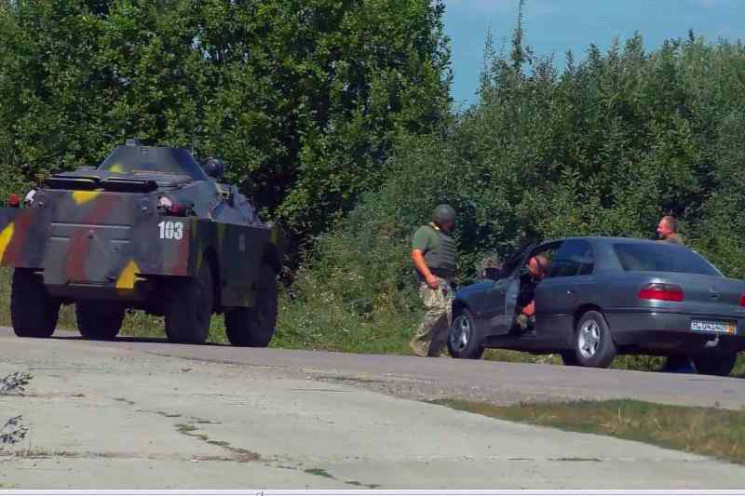 Невідомі проникли на територію військово…