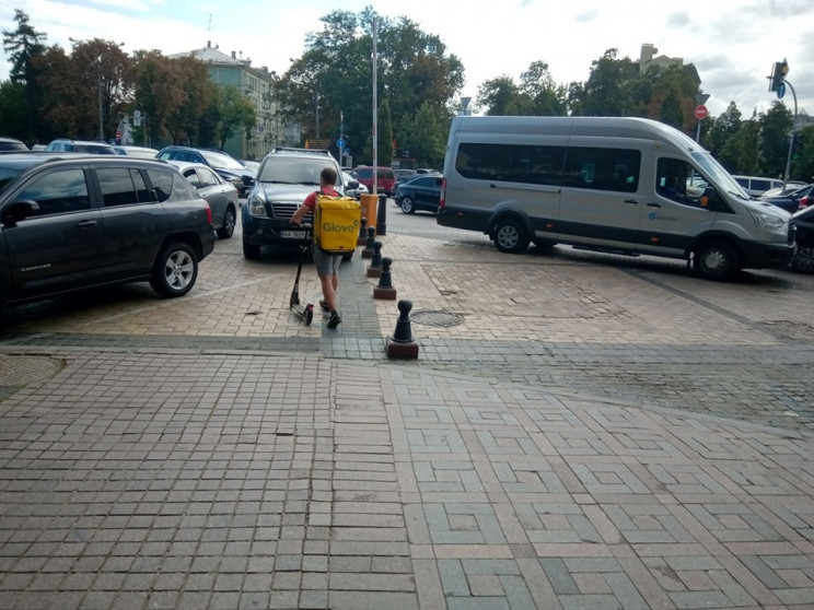 Електросамокати проти пішоходів: Чому за…