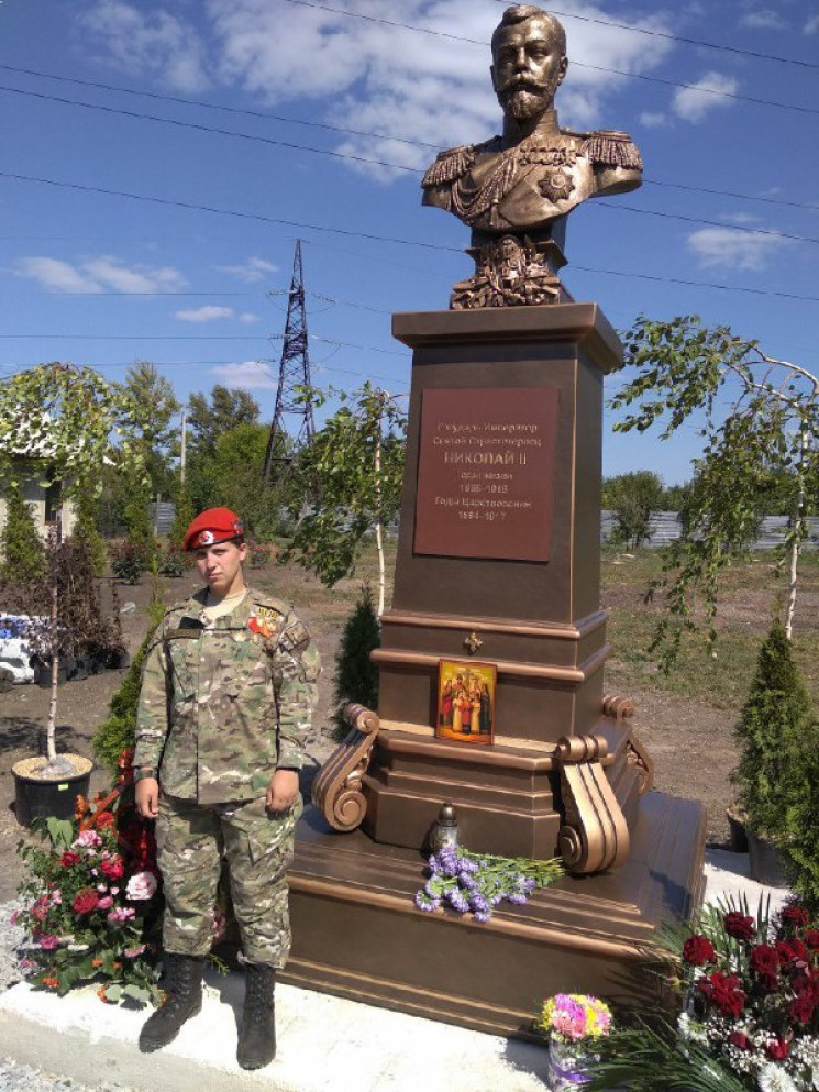 В Донецке открыли памятник российскому и…