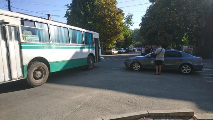 На Кропивниччині зіткнулися автобус та д…