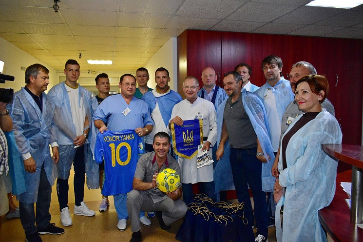 В Днипре сборная Украины посетила ранены…