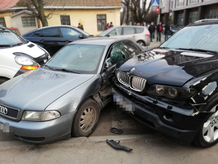 В потрійному ДТП у Хмельницькому травмув…