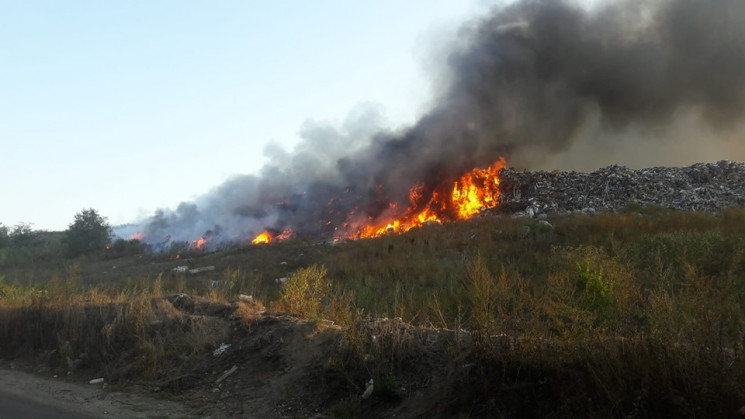 У Полтаві ліквідували масштабну пожежу н…