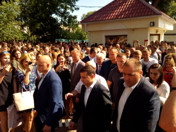 Зеленский в Остроге: В сети публикуют фо…