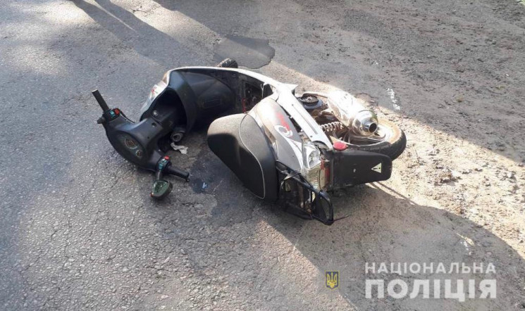 На Липовецькій зіткнулися автомобіль і м…