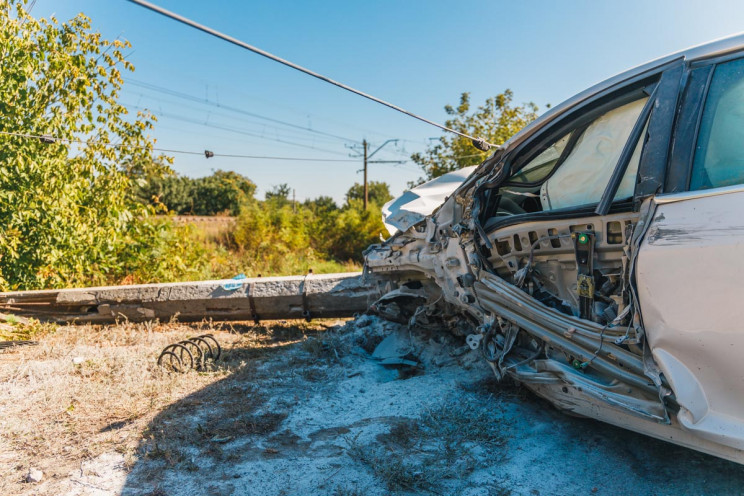 У Дніпрі легковик зіткнувся з двома авті…