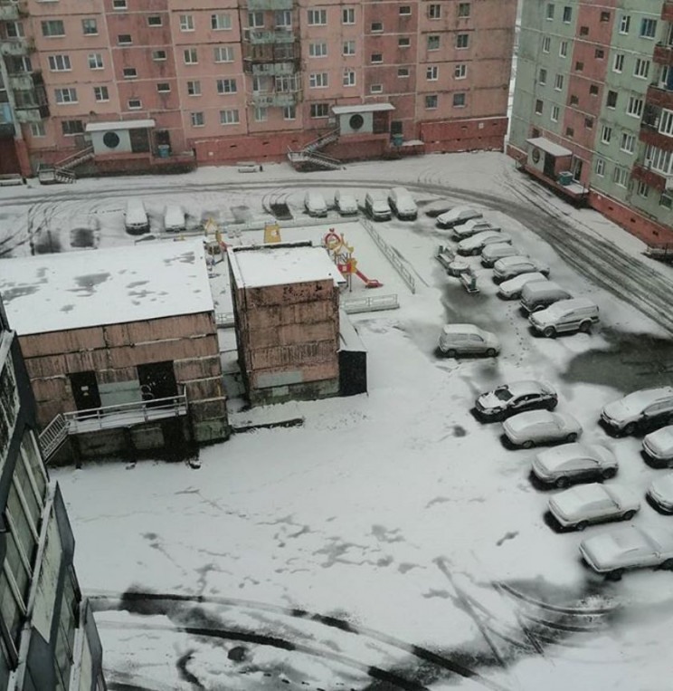 Росію засипало снігом…