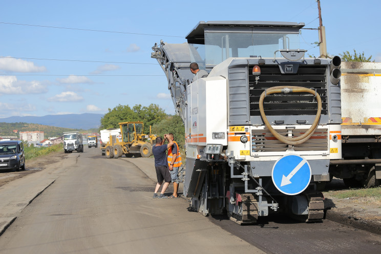 Як ремонтують Об'їзну в Мукачеві…