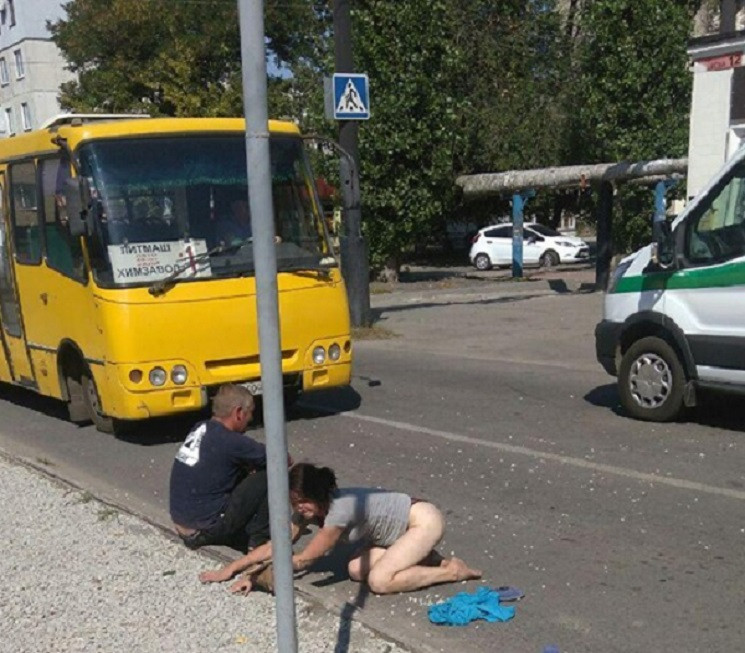 В Павлограде полуголая женщина лежала на…