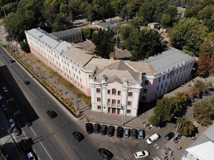 У Вінниці оновлюють гімназію, збудовану…
