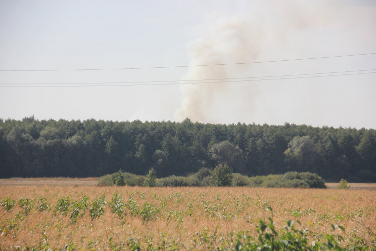 У Калинівці гасять масштабну пожежу на а…