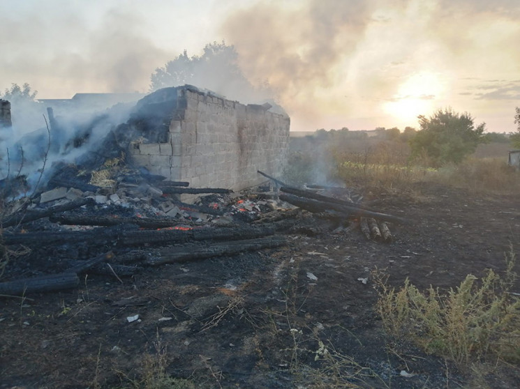 На Полтавщині пожежа зруйнувала господар…