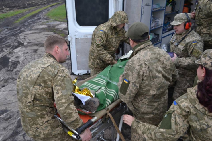 На Донбассе боевики стреляют из запрещен…