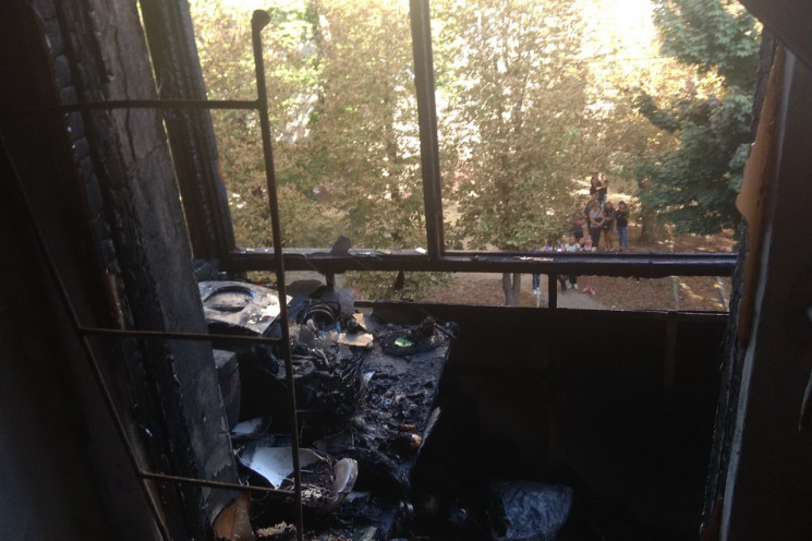 В Харькове в пятиэтажке загорелись балко…