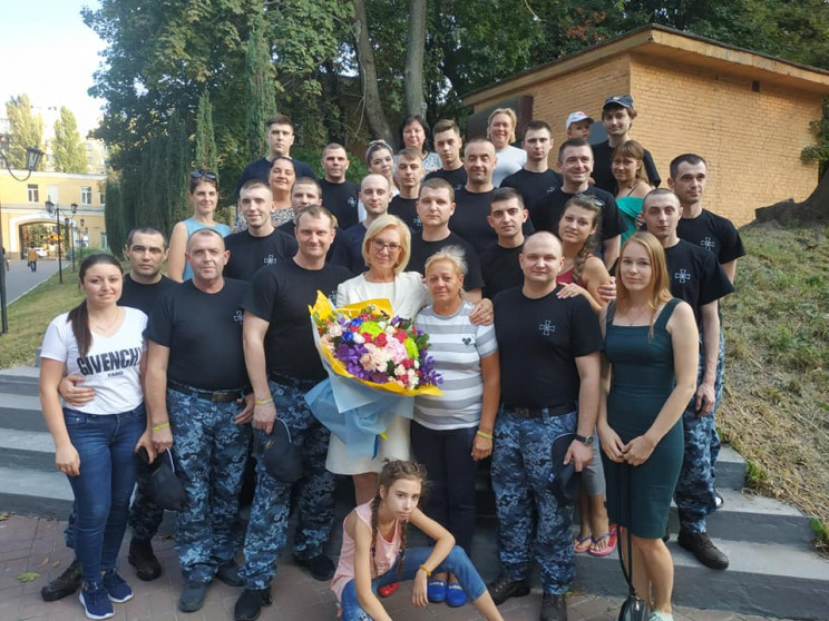 Звільнені з Росії моряки їдуть додому…