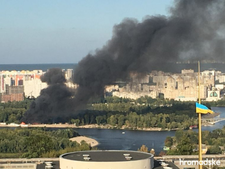 В Киеве горит Гидропарк (ОБНОВЛЕНО)…