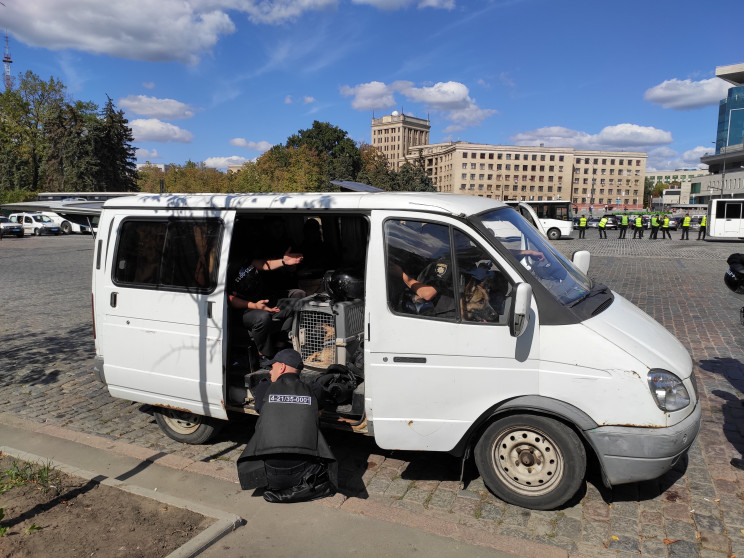 В центр Харькова приехала тяжелая техник…