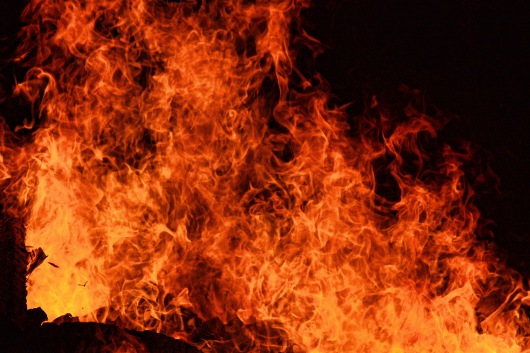В Мариуполе горит меткомбинат "Азовсталь…