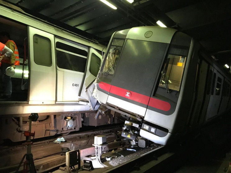 У Гонконгу зіткнулися потяги метро: Є по…