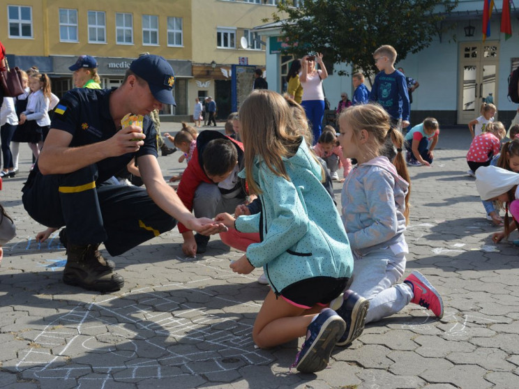 Як закарпатські діти знайомились із проф…