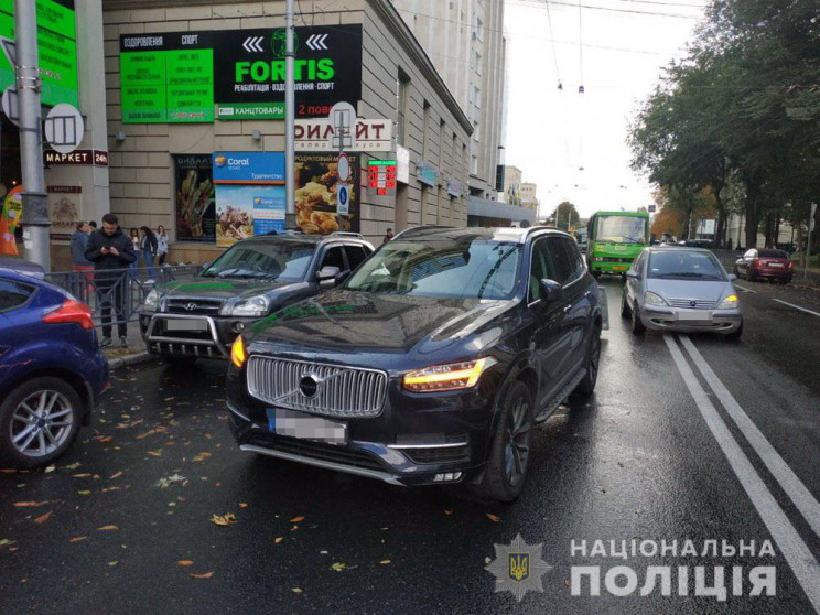 ДТП у центрі Харкова: Неповнолітню дівчи…