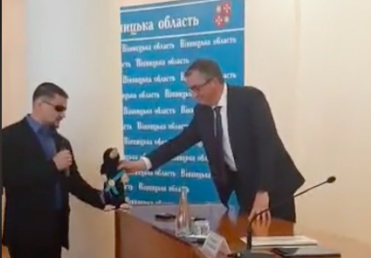 Новому губернатору Вінниччини подарували…