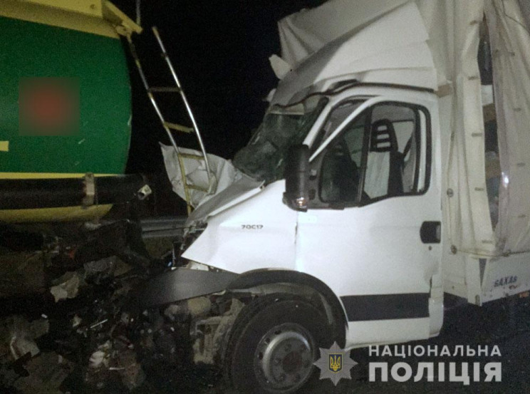 На Полтавщині зіткнулися вантажівки: Одн…