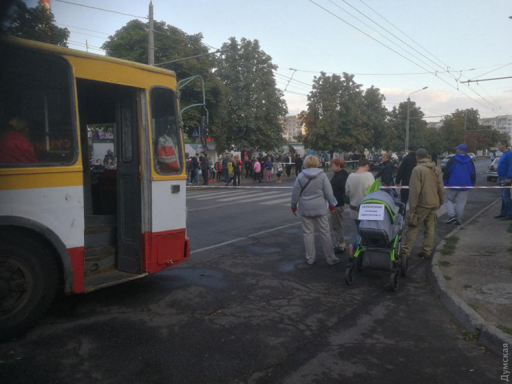 В Одессе женщина-водитель въехала в толп…