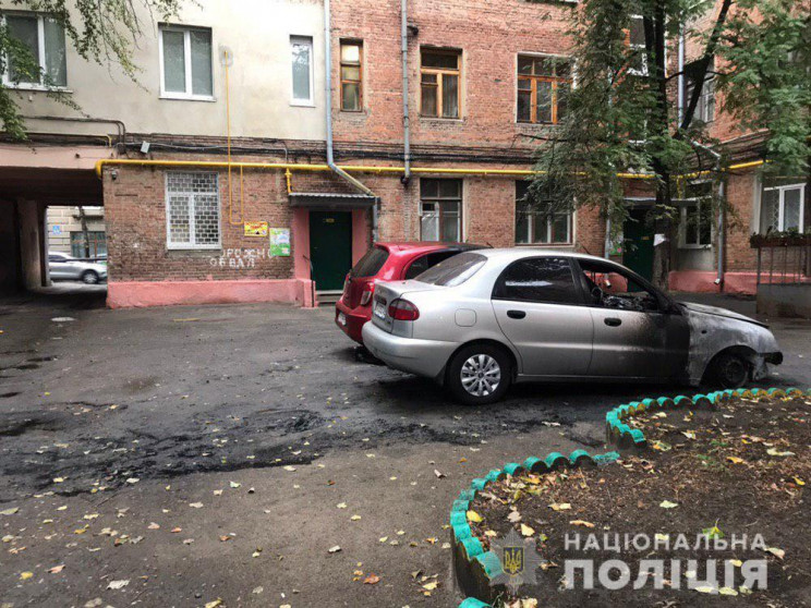 В центре Харькова неизвестный поджег две…