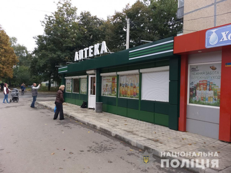 В Харькове неизвестный обстрелял аптеку…