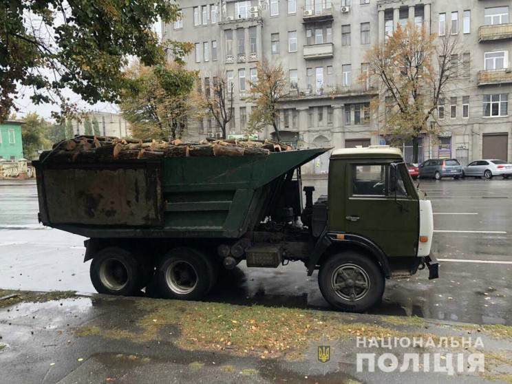 В Харькове остановили грузовик с незакон…