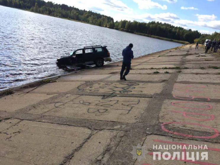 На Рівненщині чоловік втопив позашляхови…