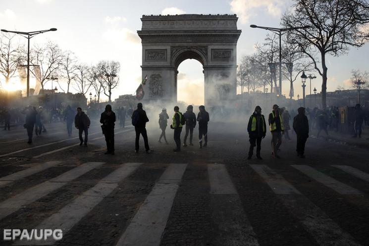 Жара в Париже: Новая акция "желтых жилет…
